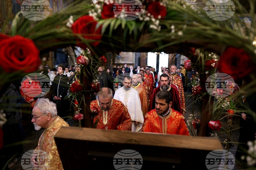 Храм „Св. вмчца Неделя“ - Лазар Български - мощи - литургия