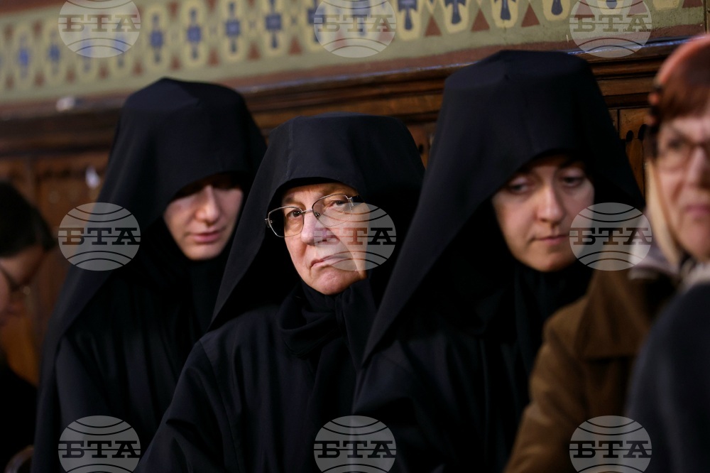 Храм „Св. вмчца Неделя“ - Лазар Български - мощи - литургия