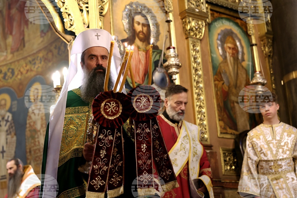 Храм „Св. вмчца Неделя“ - Лазар Български - мощи - литургия