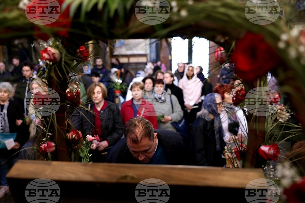 Храм „Св. вмчца Неделя“ - Лазар Български - мощи - литургия