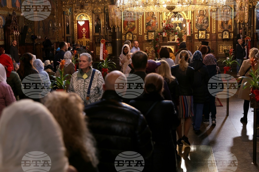 Храм „Св. вмчца Неделя“ - Лазар Български - мощи - литургия