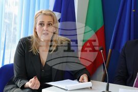 Национален пресклуб на БТА - Бургас - научна конференция - пресконференция - Лора Стаматис