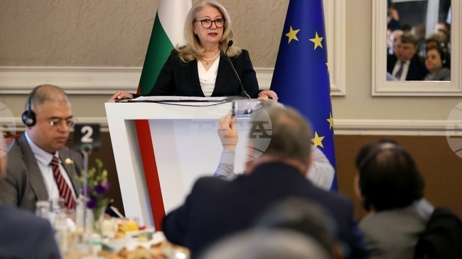 За летен сезон 2026 особено силен е интересът към семейните ваканции, пакетните пътувания и комбинираните туристически продукти, каза министър Георгиева