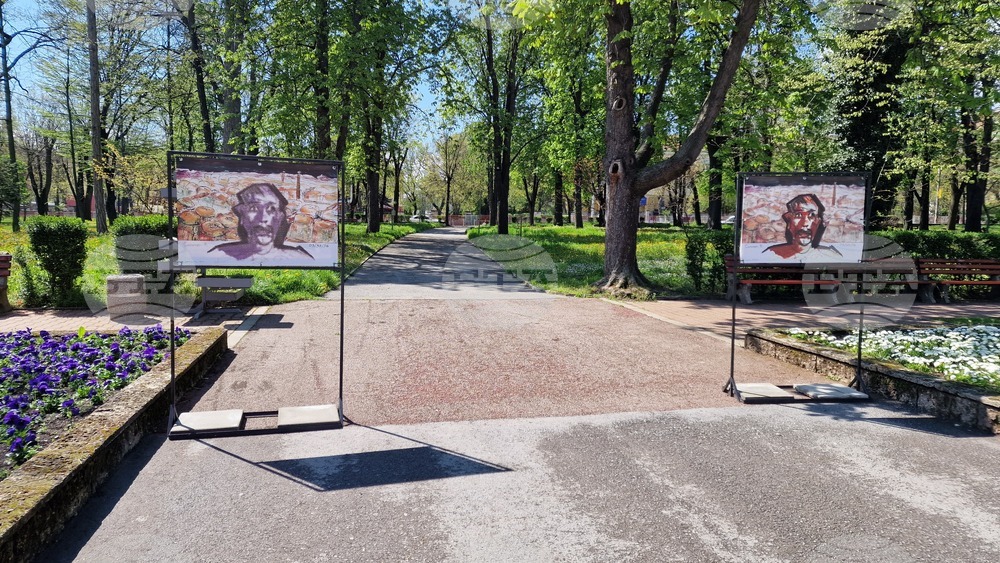 Шумен - изложба „Драсканици от задния чин“ - Михаил Методиев