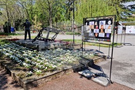 Шумен - изложба „Драсканици от задния чин“ - Михаил Методиев