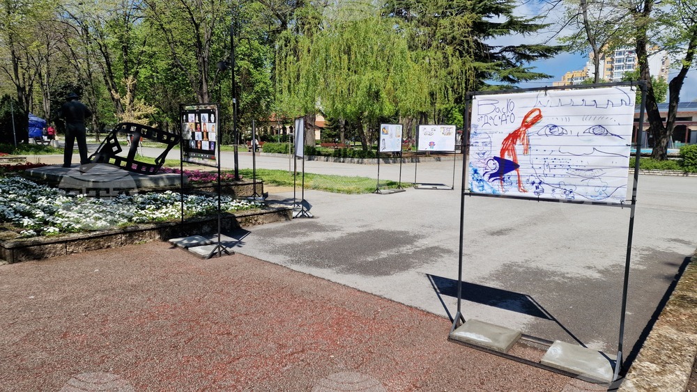 Шумен - изложба „Драсканици от задния чин“ - Михаил Методиев