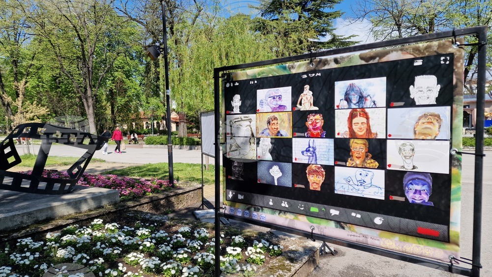 Шумен - изложба „Драсканици от задния чин“ - Михаил Методиев