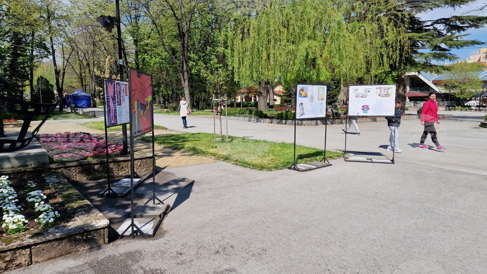 Шумен - изложба „Драсканици от задния чин“ - Михаил Методиев