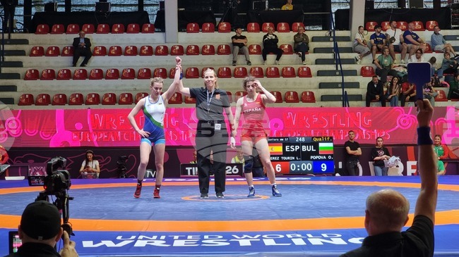 Олга Попова започна Европейското първенство по борба със забележителен обрат, Биляна Дудова ще срещне Грейс Булен на четвъртфиналите