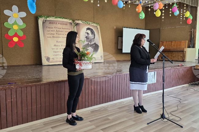 Средно училище „Цветан Радославов“ в Свищов чества 44 години от създаването си 