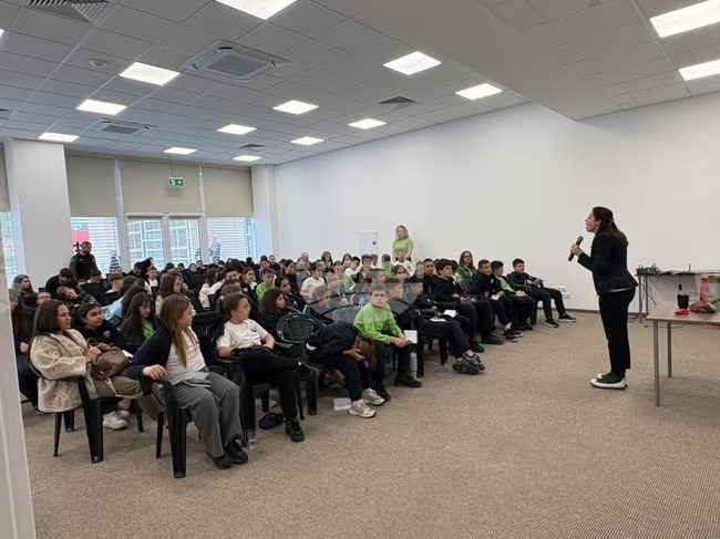 В III ОУ „Гоце Делчев“ в Петрич се проведе мотивационен семинар по родолюбие на тема „Аз уча, вярвам, мога, знам“