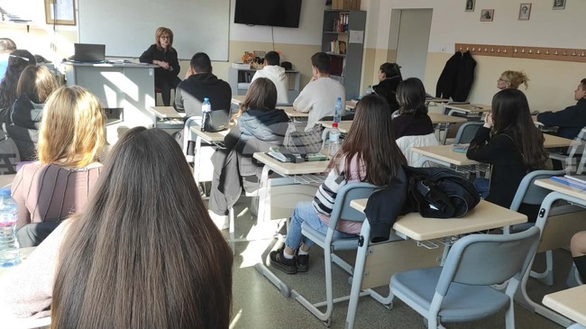 Единственият частен съдебен изпълнител в област Търговище говори пред гимназисти в съвместна инициатива по образователната програма на съда 