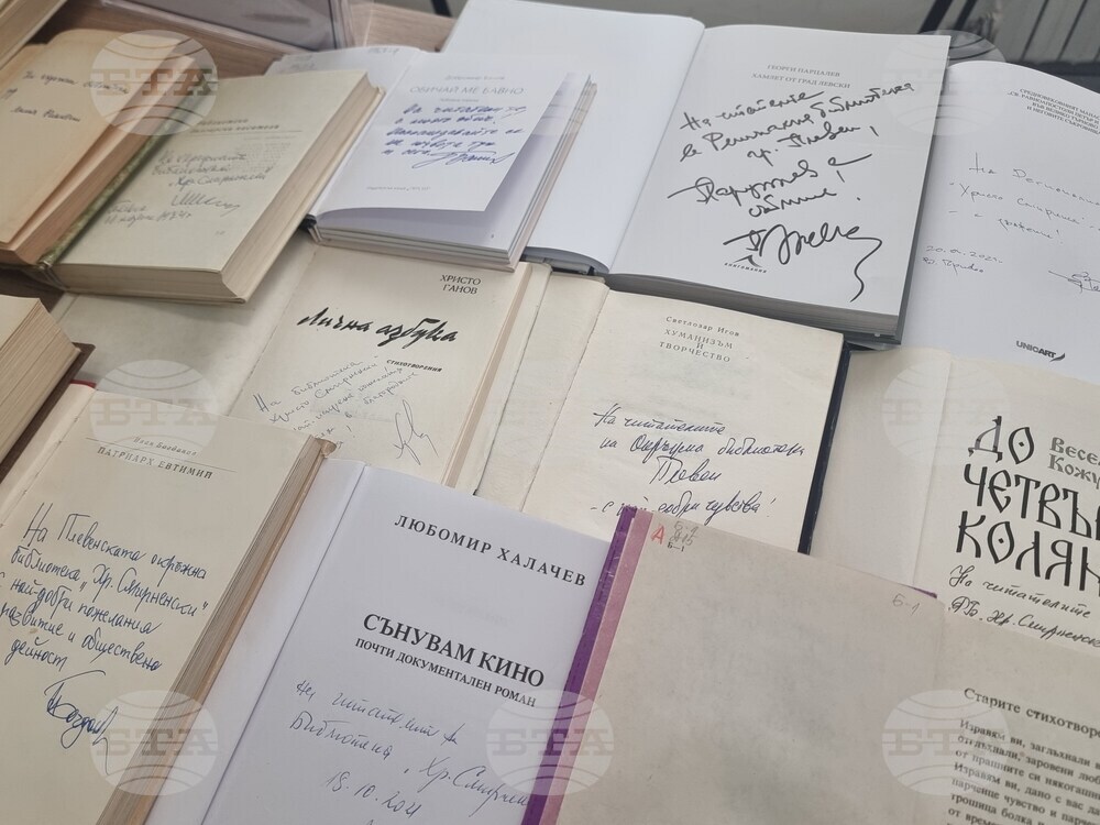 Плевен - библиотека - изложба на книги с автограф