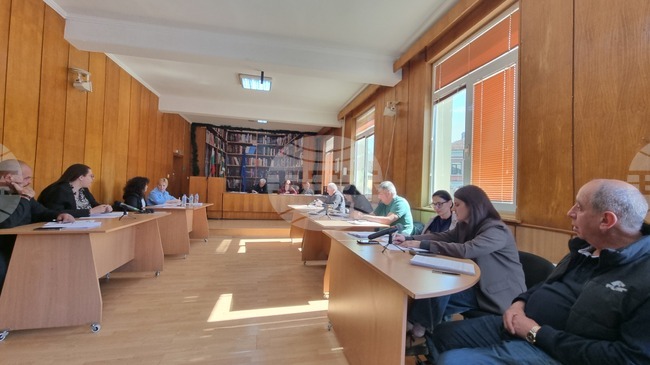 Община Брезник да отчете пред Министерството на финансите, че не е поемала дълг през 2025 г., реши Общинският съвет