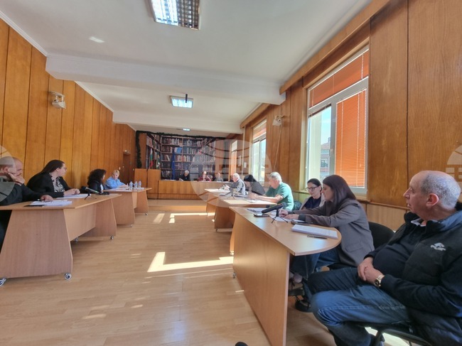 Община Брезник да отчете пред Министерството на финансите, че не е поемала дълг през 2025 г., реши Общинският съвет