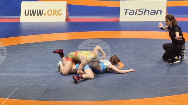 Биляна Дудова и Олга Попова не успяха да преодолеят четвъртфиналите на Европейското първенство по борба и чакат втори шанс на репешажи