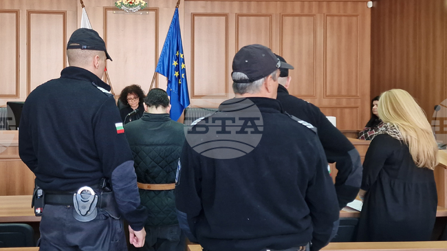 Обвиненият в убийството на баща си в Пловдив сам поиска да остане в ареста, Окръжният съд постанови мярка "задържане под стража"