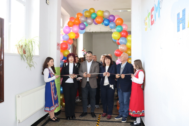 Новоизграден STEM център отвори врати в училището в омуртагското село Плъстина