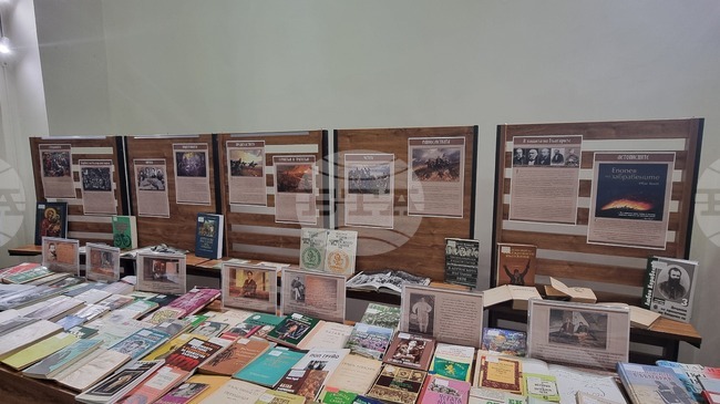 В плевенската библиотека "Христо Смирненски" е подредена изложбата „Сълза и възторг за България“, посветена на Априлското въстание
