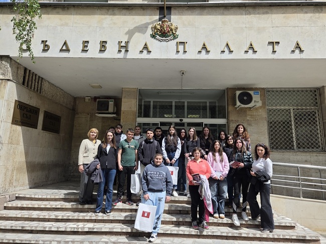 Ученици от ПГ по туризъм бяха гости в „Ден на отворените врати“, организиран от Окръжния съд и Окръжната прокуратура – Кюстендил