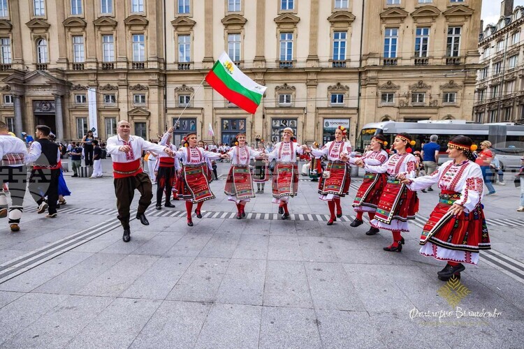 Rhythm and Friends Folk Group from Wokingham to Participate in Munich Festival