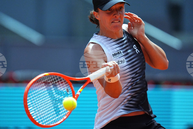 Ига Швьонтек напусна тенис турнира в Мадрид по време на мача си с Ан Ли заради заболяване, Арина Сабаленка продължава напред