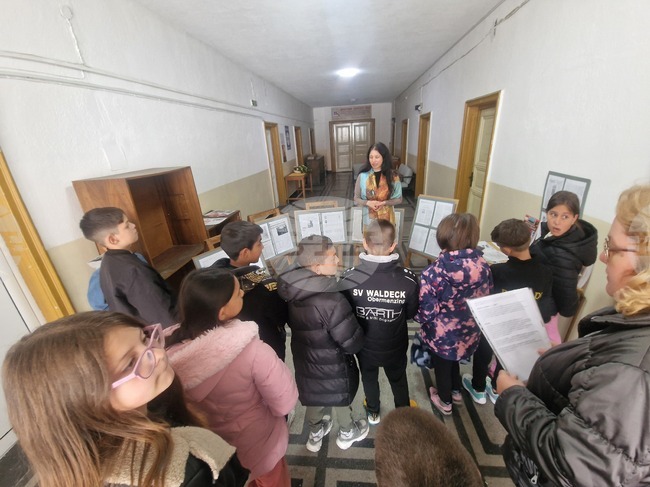 Изложба за ролята на Средните Родопи в Априлското въстание беше открита във Филиал „Стар център“ на библиотеката в Смолян