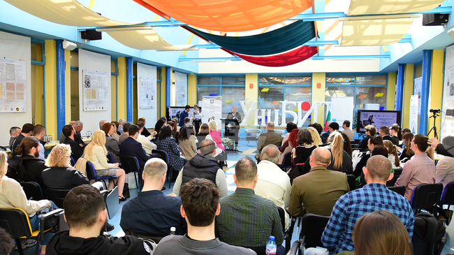 90 секунди за бъдещето: УниБИТ събра иновации, идеи и интелектуална собственост в научен маратон на смисъла