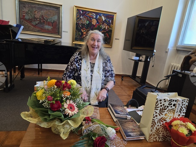 Поетесата Татяна Любенова представи в Плевен книгите си "Мълчана вода" и "Пътят"