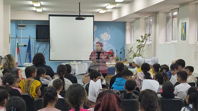 Ученици от сливенското основно училище „Юрий Гагарин“ участваха в урок за символиката на обредните хлябове за Гергьовден