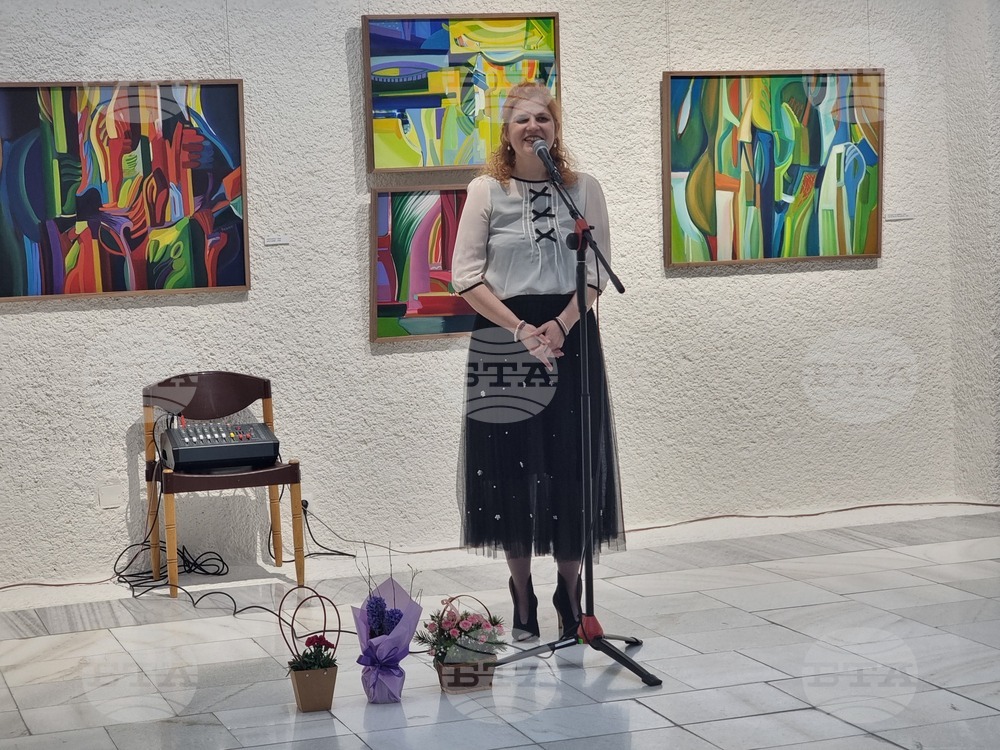 Добрич - „Цветни съзвучия“ - изложба