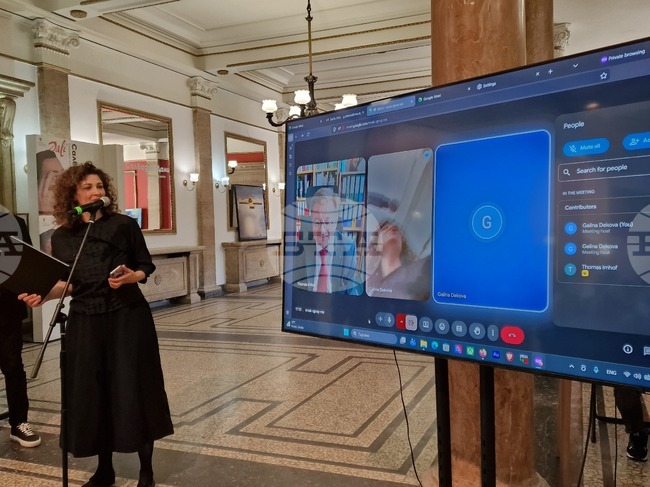 Изложбата „Триумфът на въображението“, в която са показани над 300 произведения на Салвадор Дали, беше открита в Перник