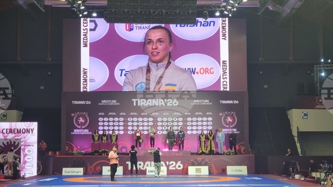 Украйна оглави класирането по медали на Европейското първенство по борба с три златни и едно сребърно отличие в първите финали при дамите