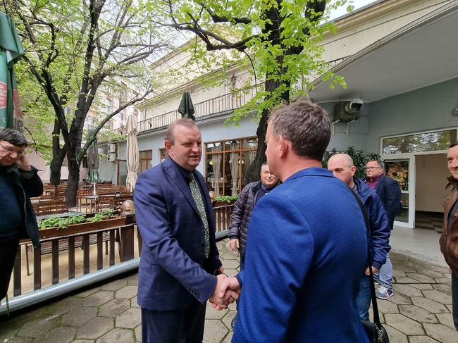 Ще бъде направено всичко възможно да бъдат компенсирани овощарите, каза в Сливен земеделският заместник-министър Тодор Джиков