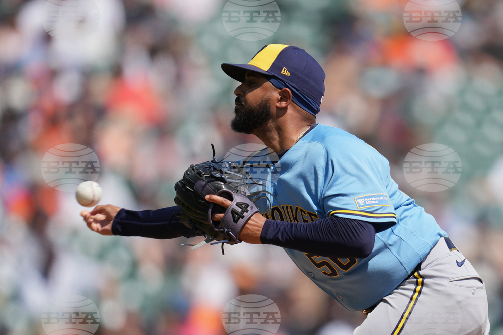 Brewers Tigers Baseball