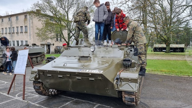 В навечерието на празника си, 42-ри механизиран батальон край Ямбол отваря вратите си за граждани