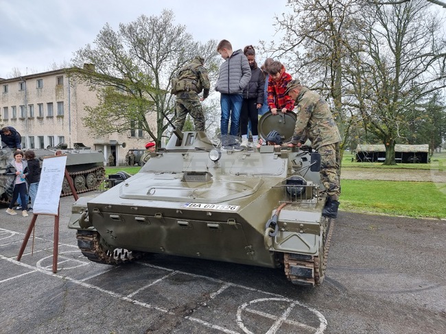 В навечерието на празника си, 42-ри механизиран батальон край Ямбол отваря вратите си за граждани