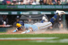 Brewers Tigers Baseball