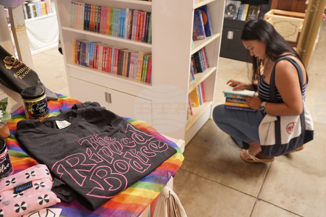 Books-Romance Novels-Community
