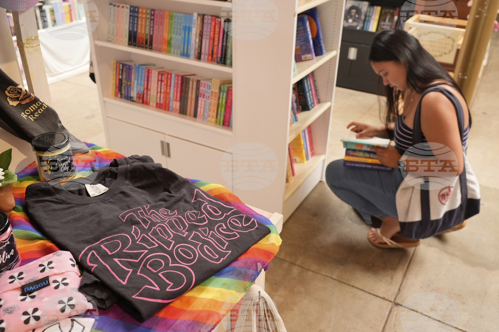 Books-Romance Novels-Community