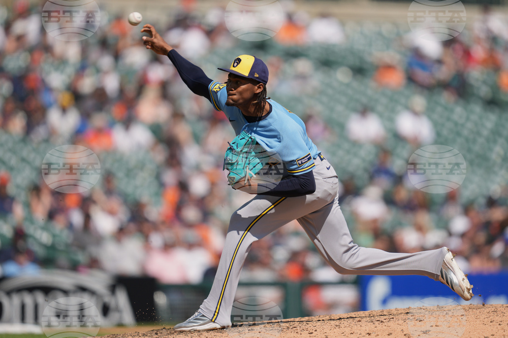 Brewers Tigers Baseball