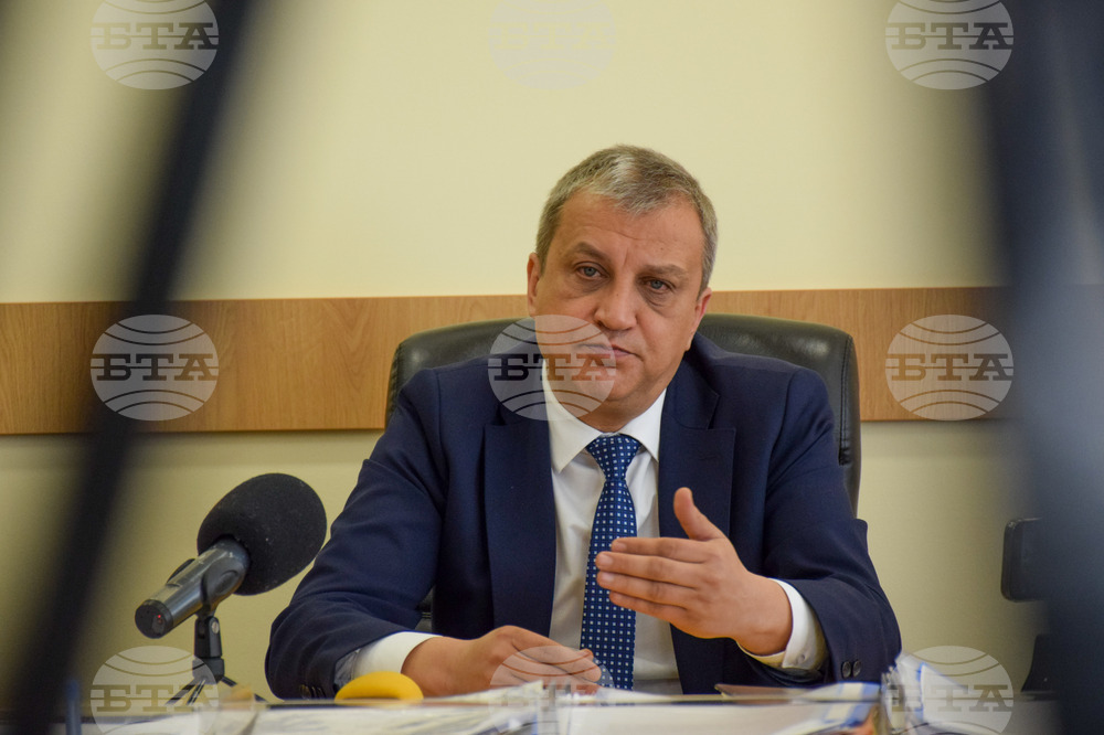 Кметът на Благоевград е подал сигнал до прокуратурата във връзка с нарушения при изграждането на закрития басейн в града
