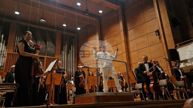 Публиката в зала „България“: Софийската филхармония посрещна един от най-артистичните диригенти