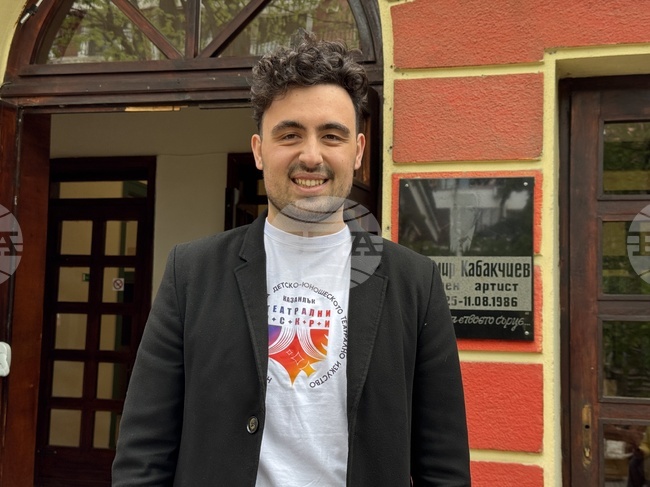 Фестивалът „Театрални искри" предлага на казанлъшката публика изключително жанрово разнообразие, каза директорът Лъчезар Йорданов