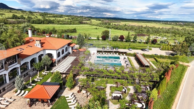 СПА „Тракийска резиденция“ в комплекс „Старосел“ комбинира лечебна минерална вода и винени терапии 