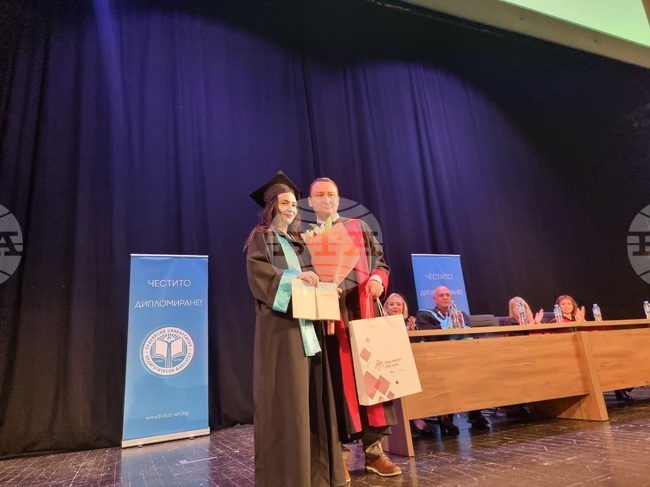 Педагогическият факултет на Тракийския университет връчи дипломите на 267 абсолвенти