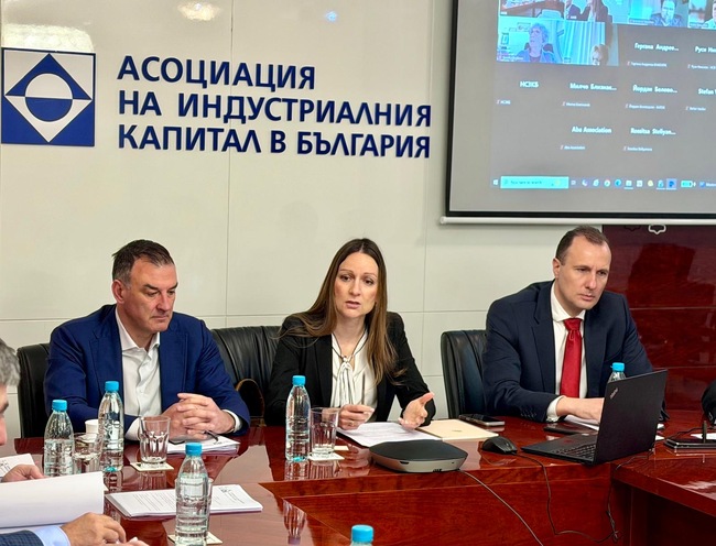 Диалогът между Министерството на икономиката и работодателите е ключов за вземането на правилни решения, каза министър Щонова пред АИКБ
