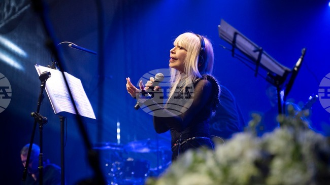 Президент, министър и кмет поздравиха Лили Иванова за рождения ѝ ден