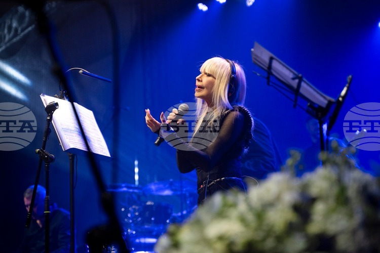 President, Minister, Mayor Congratulate Prima of Bulgarian Pop Music Lili Ivanova on Her Birthday