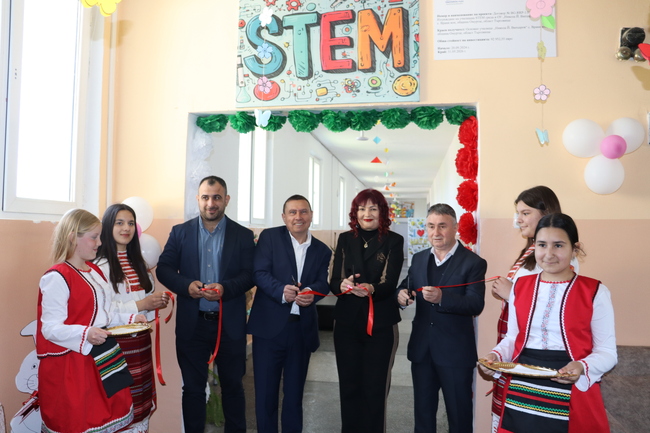 В училището в омуртагското село Врани кон е открит модерен STEM център